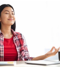 A woman staying calm and talking advantage of Anxiety Management in Peoria IL